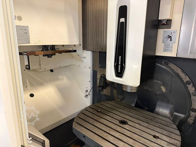 Universal machining center DMG MORI CMX 70 U