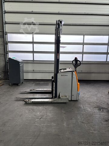 Pallet Stackers Still EXP14