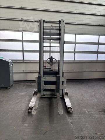 Pallet Stackers Still EXP14