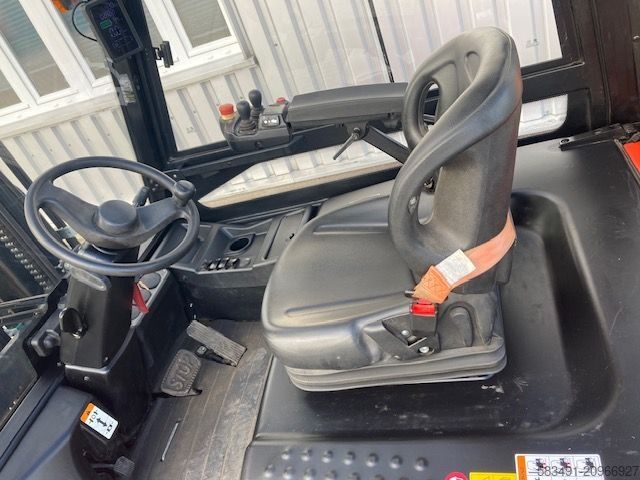 Electric 4-wheel forklift EP CPD50L1
