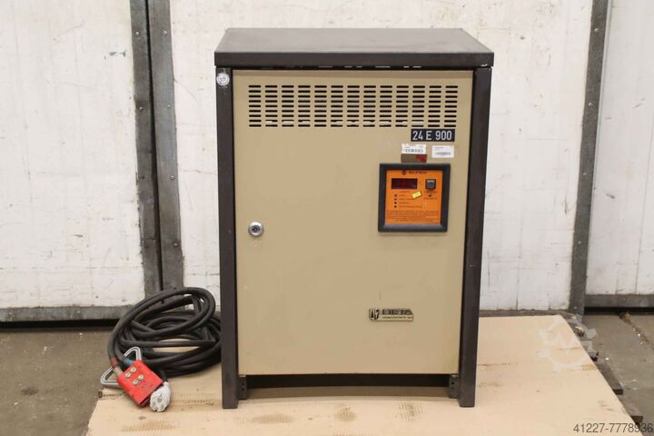 Charger for forklifts 24 V/90 A Benning E220 G24/90 B-FB