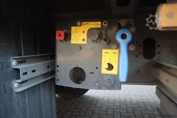 Curtain sided Schmitz Cargobull SCB3ST CoC Documents, TuV Loading Certificate, Dut