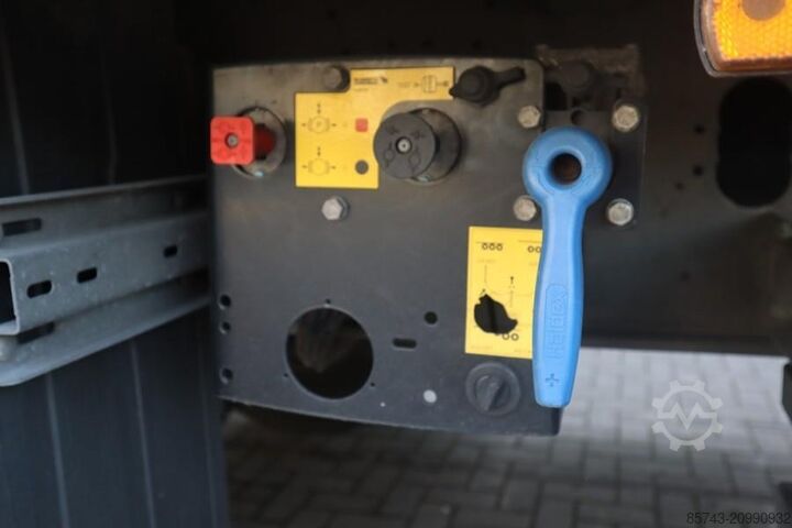 Curtain sided Schmitz Cargobull SCB3ST CoC Documents, TuV Loading Certificate, Dut