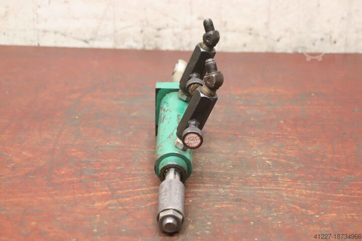 Hydraulikzylinder unbekannt Hub 30 mm