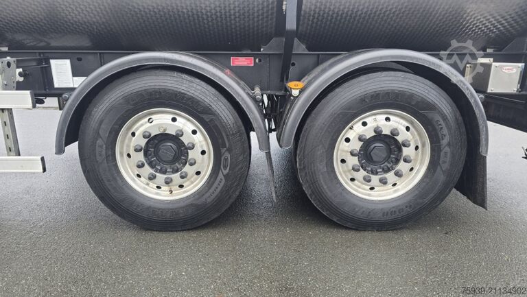 Tankanhänger  Tandemanhänger mit Edelstahltankaufbau 12.000 l