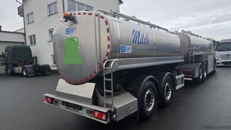 Tankanhänger  Tandemanhänger mit Edelstahltankaufbau 12.000 l