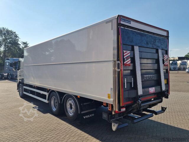 Suitcase Volvo FM 330 6x2*4 - Box with lifting roof - Loadlift...