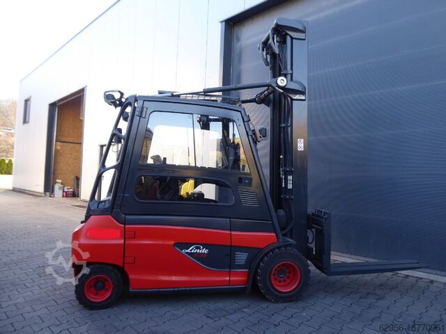 Electric 4-wheel forklift Linde E35L-01