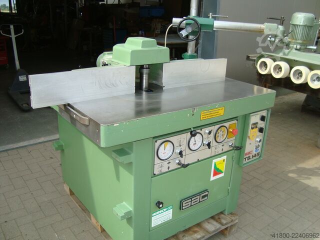 Tilting spindle moulder  