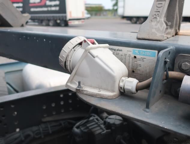 Swap body semitrailer D-Tec VCC-01/FT LS S Mittelausschub 2x Lift Genset