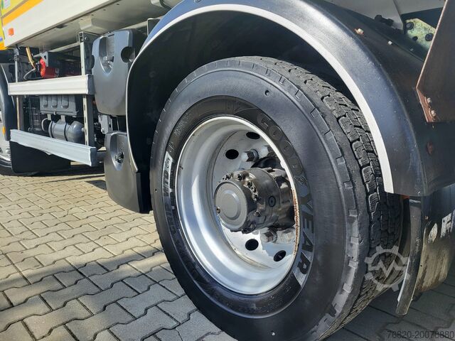 Garbage truck Renault D19