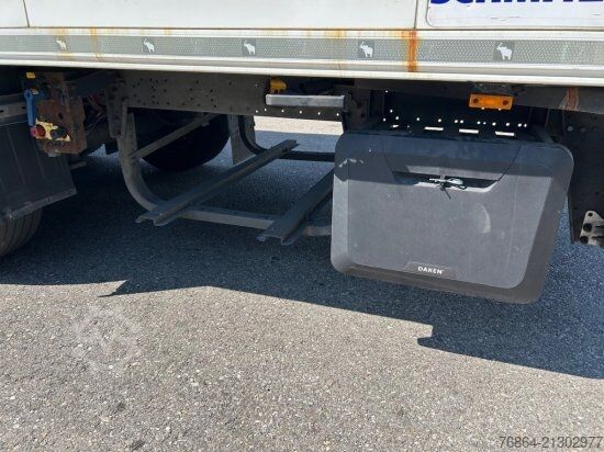 Tieflader-Sattelauflieger SCHMITZ SCB S3B SKO24, KüHLAUFLIEGER, TK SLXE 400,  LIFTACHSE, FLEISCHBAHNEN