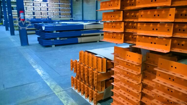Pallet 70 Rahmen, 224 Traversen 2,7 m 2t/Eb. ca.158 m, 4 m hoch, 2 Eb. TOTAL-REGAL
