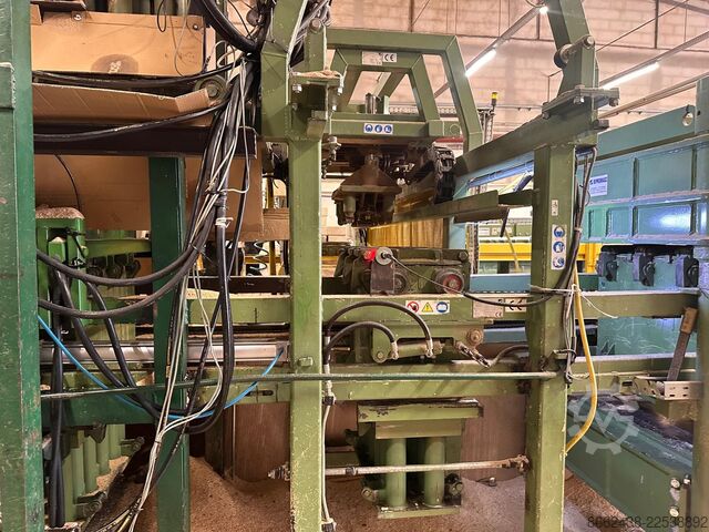Machine for producing pallet blocks  