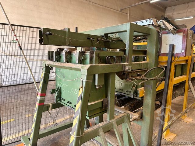 Machine for producing pallet blocks  