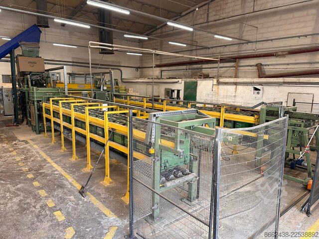 Machine for producing pallet blocks  