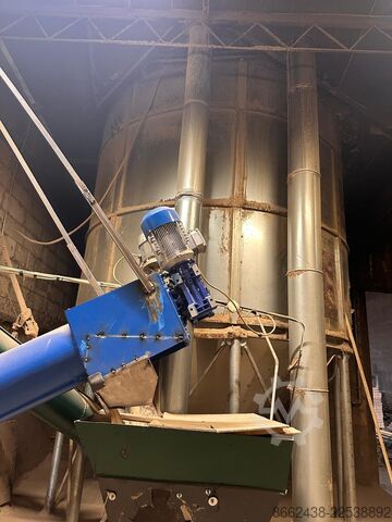 Machine for producing pallet blocks  