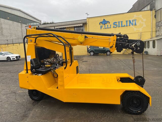 Self-propelled mobile crane G. Manghi P80