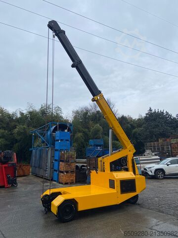 Self-propelled mobile crane G. Manghi P80