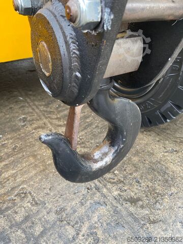 Self-propelled mobile crane G. Manghi P80