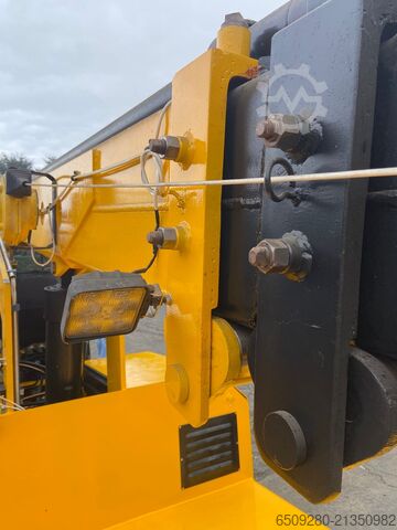 Self-propelled mobile crane G. Manghi P80