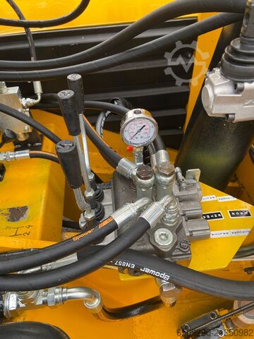 Self-propelled mobile crane G. Manghi P80