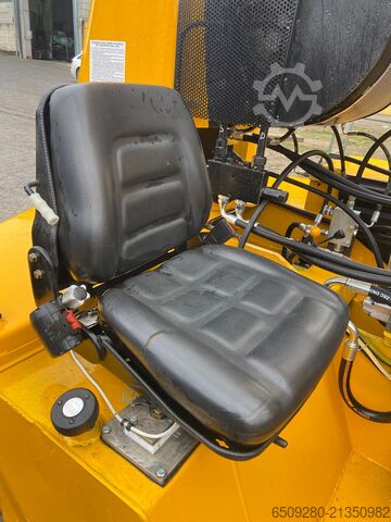 Self-propelled mobile crane G. Manghi P80