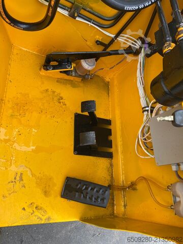 Self-propelled mobile crane G. Manghi P80