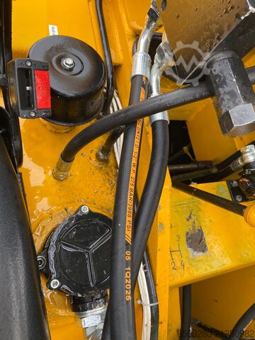 Self-propelled mobile crane G. Manghi P80