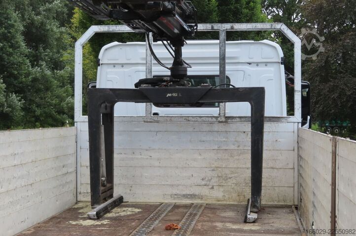 LKW mit Pritsche (offen) MERCEDES-BENZ Antos 1830 L , Kran MKG HLK 125