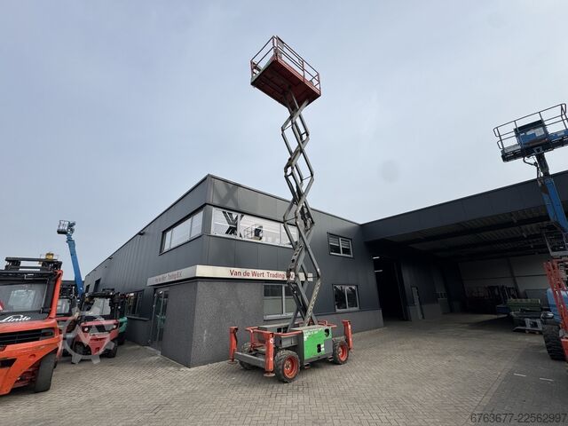 Skyjack SJ 6832RT Scherenarbeitsbühne / Scherenbühne / Arbeitsbühne 2015 4x4 Kubota Diesel 12 m SKYJACK SJ 6832RT Schaarhoogwerker / Scissor / Arbeitsbuhne 2015 4X4 Kubota Diesel 12M