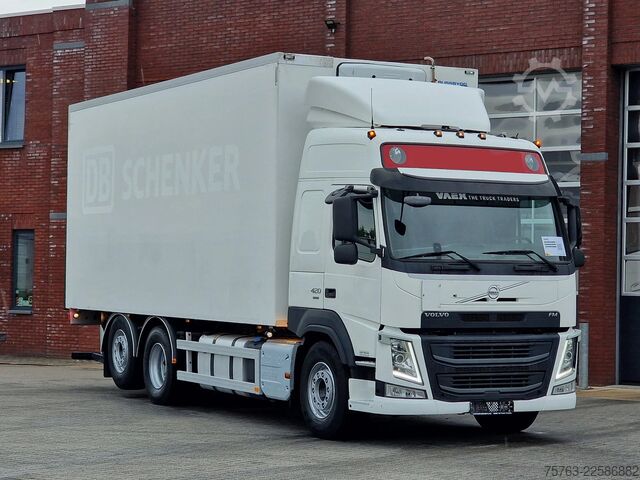 Suitcase Volvo FM 420 Globetrotter 6x2 - Box with sidedoors - ...