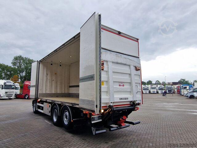 Suitcase Volvo FM 420 Globetrotter 6x2 - Box with sidedoors - ...
