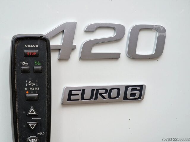 Suitcase Volvo FM 420 Globetrotter 6x2 - Box with sidedoors - ...
