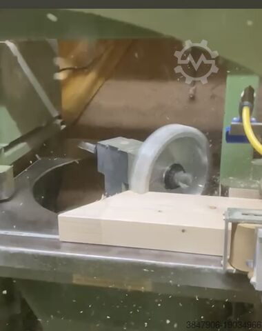 Machining center with throughfeed Hundegger K1
