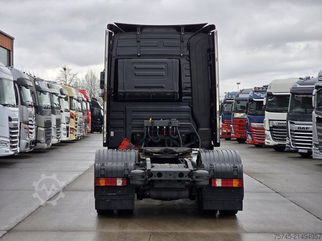 Standard SZM MERCEDES-BENZ ACTROS 1854 V8 * RETARDER * TOP * 1A