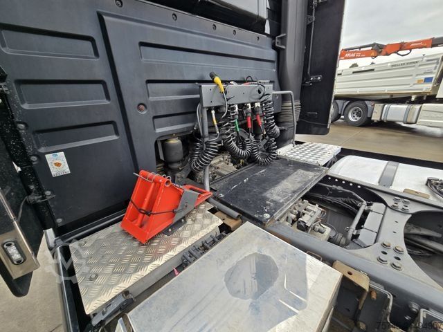 Standard SZM MERCEDES-BENZ ACTROS 1854 V8 * RETARDER * TOP * 1A