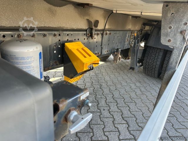 Refrigerated truck IVECO Stralis AD 190 330 / Carrier MT 1250 / 3 x Lager