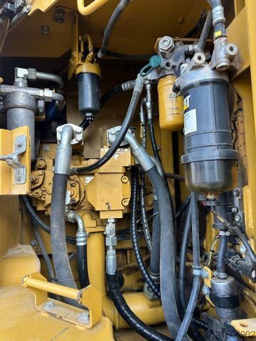 Kettenbagger CATERPILLAR 325 FL CR / Gummipads