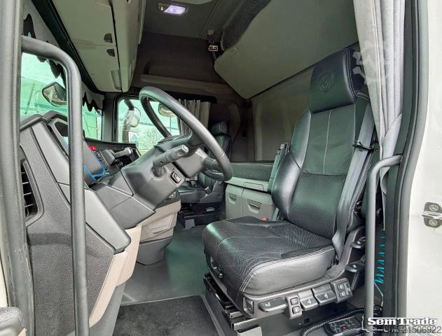 Standard tractor unit SCANIA 590S V8 NGS RETARDER 2x TANKS ONLY 366.000 KM SU