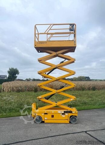 Scherenhebebühne Haulotte Compact 12