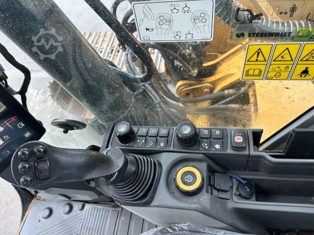 Crawler excavator CAT 320