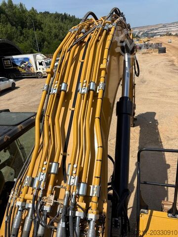 Crawler excavator CAT 374 (On Transport)