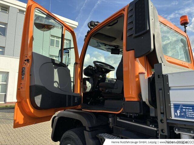 Landmaschine Mercedes-Benz Unimog U 423 4X4 3000