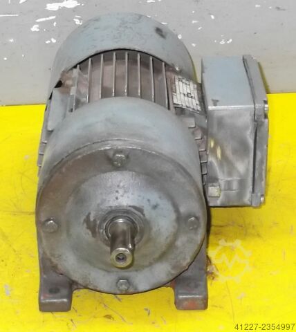 Gear motor 0.25 kW 67 rpm SEW-EURODRIVE R30DT71C4BHF