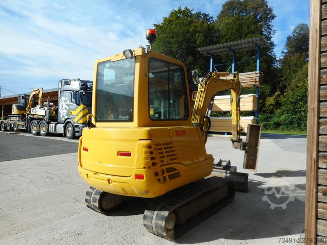 Minibagger Takeuchi TB 235 mit Powertilt