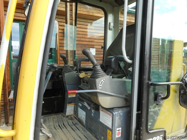 Minibagger Takeuchi TB 235 mit Powertilt
