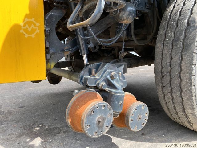 Spezial-LKW UNIMOG 427/21 Schienenreiniger