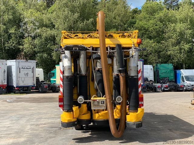 Spezial-LKW UNIMOG 427/21 Schienenreiniger