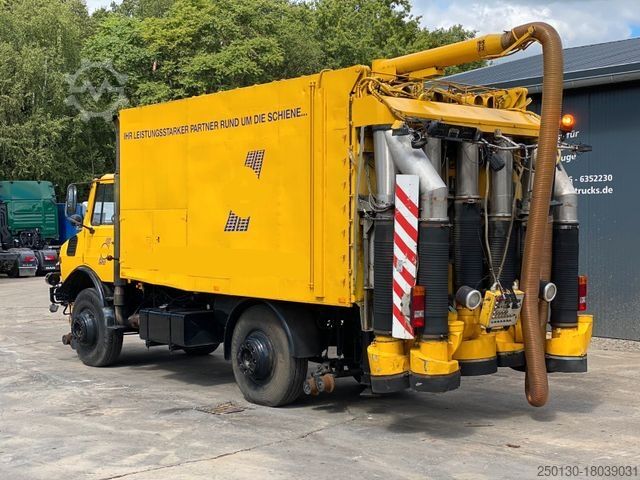 Spezial-LKW UNIMOG 427/21 Schienenreiniger